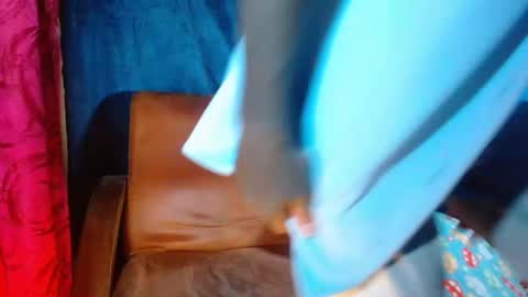 TRAV - INDEPENDENT MODEL online show from 02-05-25, 09:29