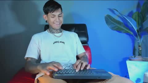 TRAV - INDEPENDENT MODEL online show from 02-23-25, 07:28