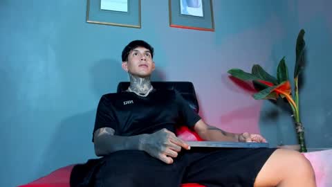 TRAV - INDEPENDENT MODEL online show from 03-01-25, 01:11