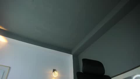 TRAV - INDEPENDENT MODEL online show from 12-18-25, 04:51