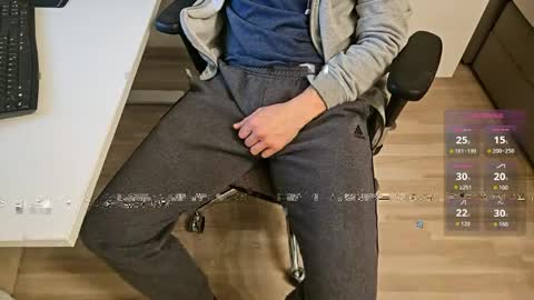 Snapshot of tree1989 chatting on 04-10-26, 07:18 tree1989 online show from 04-10-26, 07:18