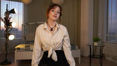 Snapshot of treenabatey chatting on 04-12-26, 03:06 Hello im Rose 3 online show from 04-12-26, 03:06