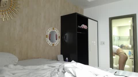 Snapshot of treezyny chatting on 12-05-24, 02:42 Sarah And Jon online show from 12-05-24, 02:42