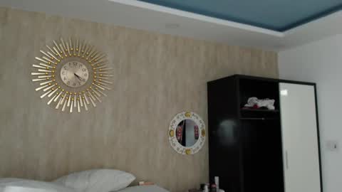 Snapshot of treezyny chatting on 12-27-24, 03:09 Sarah And Jon online show from 12-27-24, 03:09