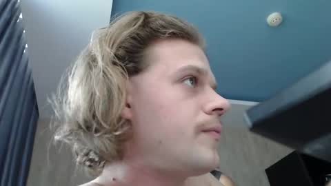 Snapshot of treezyny chatting on 12-31-24, 07:20 Sarah And Jon online show from 12-31-24, 07:20