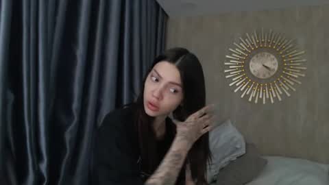 Snapshot of treezyny chatting on 01-04-25, 11:27 Sarah And Jon online show from 01-04-25, 11:27