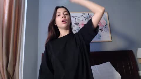 Snapshot of treezyny chatting on 03-04-25, 06:04 Sarah And Jon online show from 03-04-25, 06:04