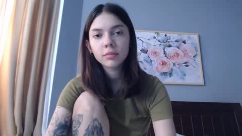 Snapshot of treezyny chatting on 03-06-25, 02:30 Sarah And Jon online show from 03-06-25, 02:30