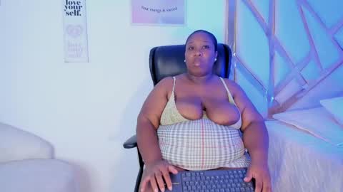 Snapshot of treisyvixen chatting on 05-16-26, 10:36 Treisy Vixen big ass online show from 05-16-26, 10:36