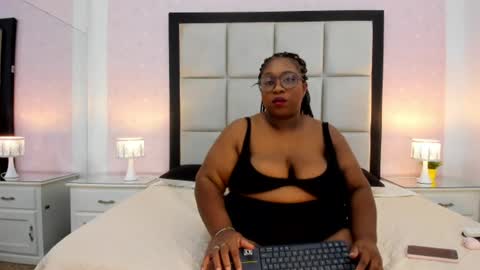 Snapshot of treisyvixen chatting on 07-08-26, 02:49 Treisy Vixen big ass online show from 07-08-26, 02:49