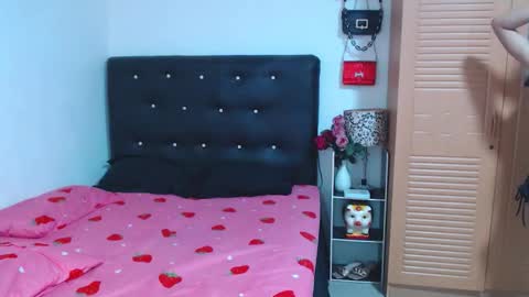 Snapshot of tremendousstephanie chatting on 10-28-25, 02:59 STEPHANiE online show from 10-28-25, 02:59