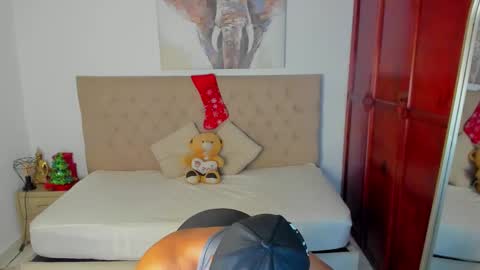 Snapshot of trevor_vinc chatting on 12-04-25, 01:09 trevor online show from 12-04-25, 01:09