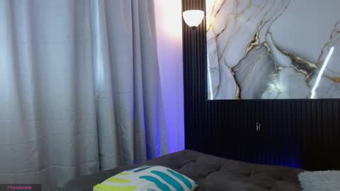 Snapshot of triiangel_latinboy chatting on 05-11-26, 02:45 Johan online show from 05-11-26, 02:45