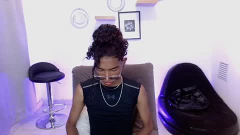 Snapshot of triiangel_latinboy chatting on 05-16-26, 06:28 Johan online show from 05-16-26, 06:28