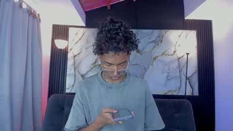 Snapshot of triiangel_latinboy chatting on 05-17-26, 01:07 Johan online show from 05-17-26, 01:07