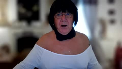 Snapshot of trinity1011 chatting on 09-27-25, 07:24 trinity1011 online show from 09-27-25, 07:24