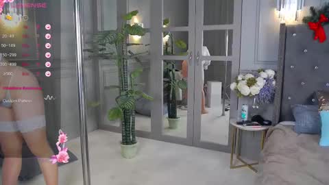 Snapshot of trisha_winslet chatting on 12-15-24, 04:48 trisha_winslet online show from 12-15-24, 04:48