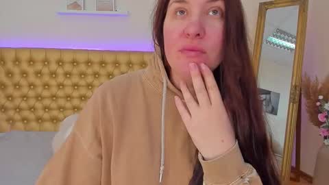 Mia online show from 04-27-26, 05:16