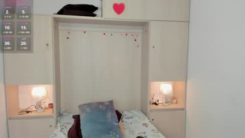 Snapshot of trishamoon chatting on 06-11-26, 04:43 TRISHA online show from 06-11-26, 04:43