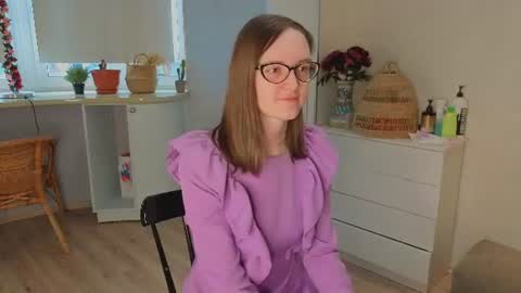 Snapshot of trishdelafontaine chatting on 06-10-26, 04:34 Viola online show from 06-10-26, 04:34