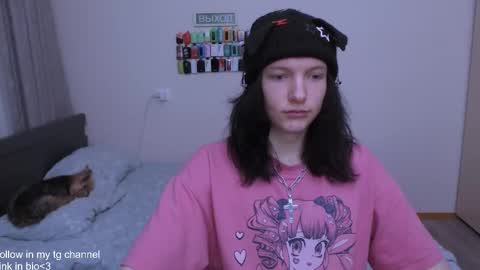 Snapshot of trishxl chatting on 12-17-25, 07:20 Max online show from 12-17-25, 07:20