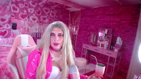 Snapshot of trista_doll chatting on 12-11-24, 12:02 trista_doll online show from 12-11-24, 12:02