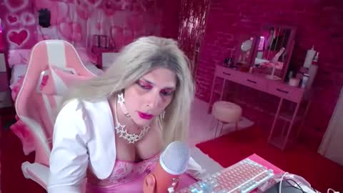 Snapshot of trista_doll chatting on 12-15-24, 11:09 trista_doll online show from 12-15-24, 11:09