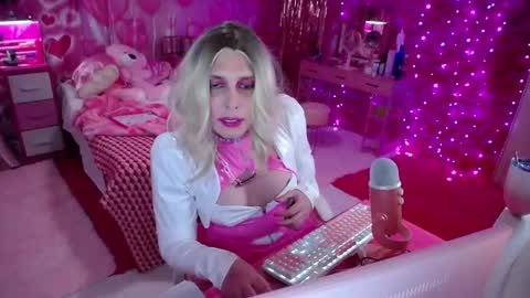 Snapshot of trista_doll chatting on 02-22-25, 11:24 trista_doll online show from 02-22-25, 11:24