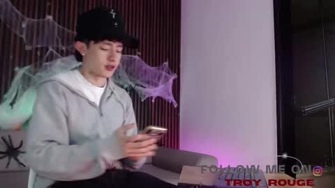 Snapshot of troy_rouge chatting on 10-22-25, 07:13 Troy online show from 10-22-25, 07:13