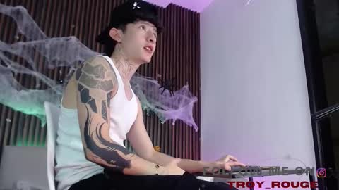 Snapshot of troy_rouge chatting on 10-23-25, 07:34 Troy online show from 10-23-25, 07:34