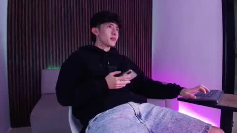 Snapshot of troy_rouge chatting on 11-04-25, 07:24 Troy online show from 11-04-25, 07:24