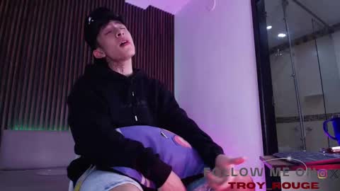 Snapshot of troy_rouge chatting on 11-06-25, 07:15 Troy online show from 11-06-25, 07:15