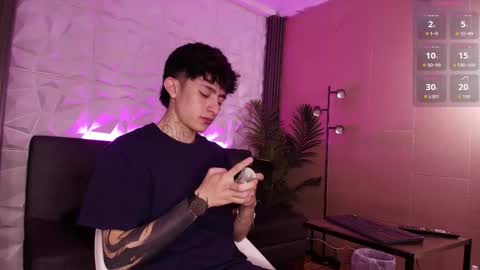 Snapshot of troy_rouge chatting on 12-02-25, 07:31 Troy online show from 12-02-25, 07:31