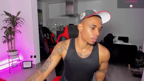 Snapshot of troywesly_ chatting on 11-05-25, 11:38 Troy wesly online show from 11-05-25, 11:38