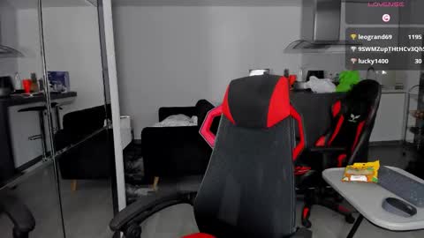 Snapshot of troywesly_ chatting on 11-07-25, 12:43 Troy wesly online show from 11-07-25, 12:43