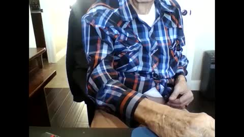 Snapshot of trucker11 chatting on 12-27-24, 08:39 chuck trucker- skp online show from 12-27-24, 08:39