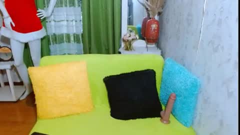 Snapshot of true_belle chatting on 11-11-25, 07:14 GODDESS BELLE online show from 11-11-25, 07:14