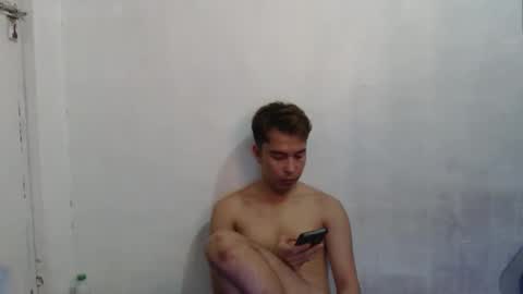 Snapshot of tskittylove69 chatting on 12-18-25, 12:22 Kitty online show from 12-18-25, 12:22