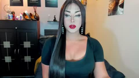 Snapshot of tsmamahmerslove chatting on 06-22-26, 12:02 Nicoleeee online show from 06-22-26, 12:02