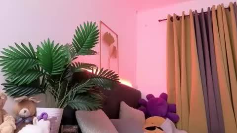 Snapshot of tsnathaliasilvana chatting on 02-04-26, 12:33 Bella Ratbu online show from 02-04-26, 12:33