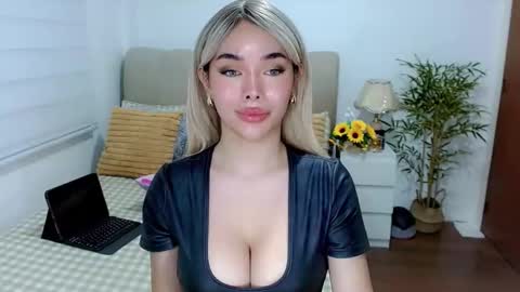 Graciella online show from 10-31-25, 05:41