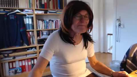 Snapshot of tubaist chatting on 03-01-25, 03:05 FINN but call me NANNA online show from 03-01-25, 03:05