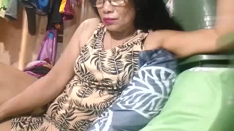 Snapshot of tuchmegently chatting on 05-11-26, 10:40 Mae online show from 05-11-26, 10:40