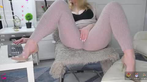 Snapshot of tunderflwer chatting on 12-02-25, 06:30 Anna online show from 12-02-25, 06:30