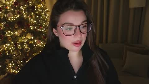 Ariana online show from 12-14-25, 07:51