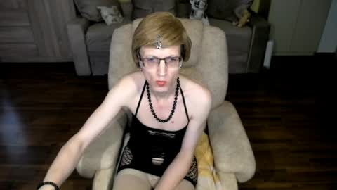 Clementine online show from 04-01-26, 01:41