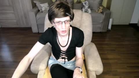 Snapshot of tvclementine chatting on 05-11-26, 02:45 Clementine online show from 05-11-26, 02:45