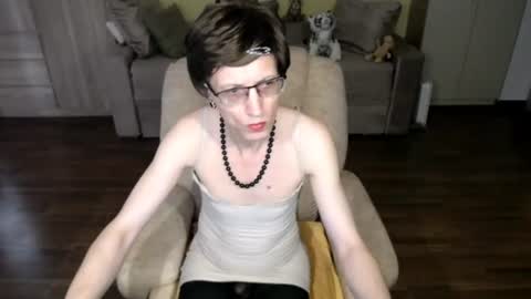 Snapshot of tvclementine chatting on 06-12-26, 08:35 Clementine online show from 06-12-26, 08:35