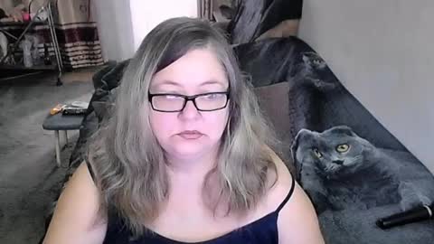Snapshot of tviks chatting on 05-08-26, 01:33 Lana online show from 05-08-26, 01:33