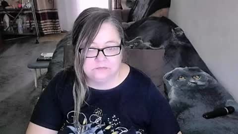 Snapshot of tviks chatting on 05-15-26, 11:12 Lana online show from 05-15-26, 11:12